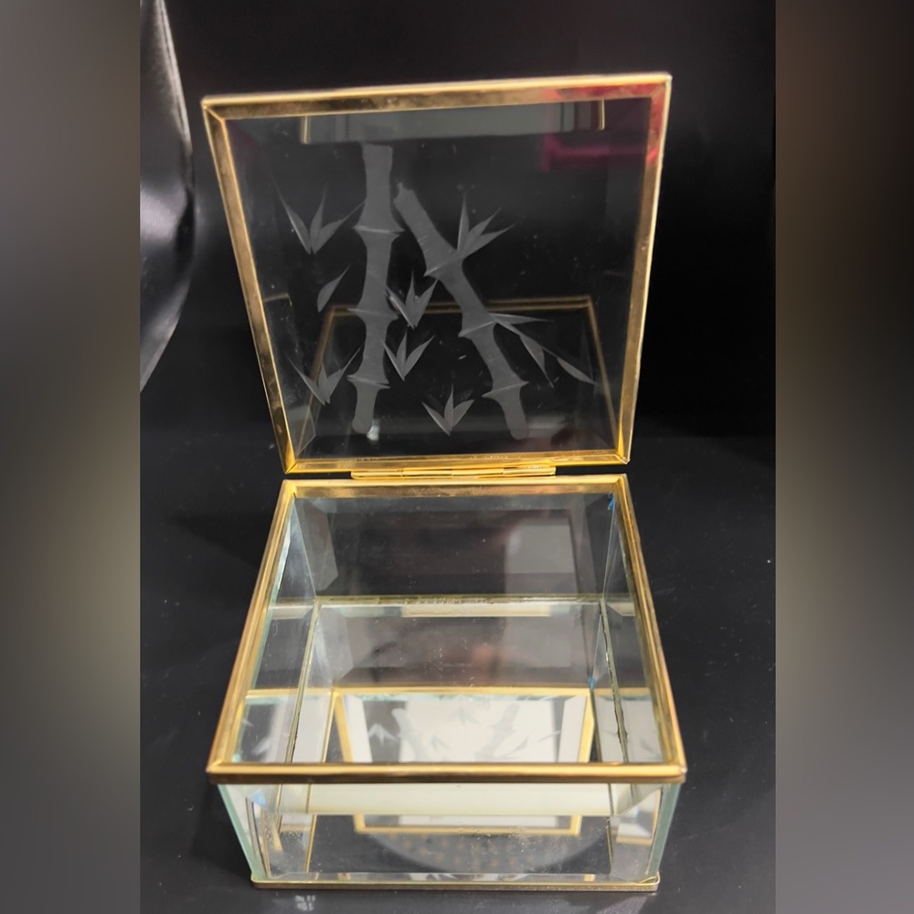 VINTAGE BRASS ETCHED BEVELED GLASS MIRROR TRINKET JEWELRY BOX - Picture 5 of 8